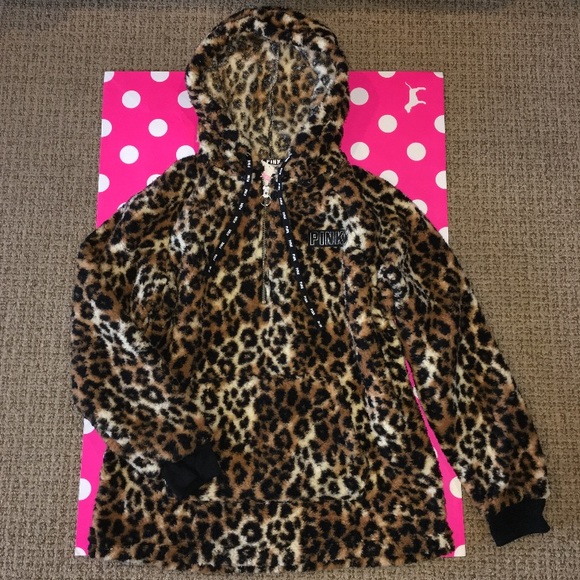 PINK Victoria's Secret Sweaters - NIP Victoria Secret Pink Sherpa Hoodie Size M